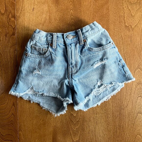 Zara distressed jean shorts 6-7 - Picture 1 of 10